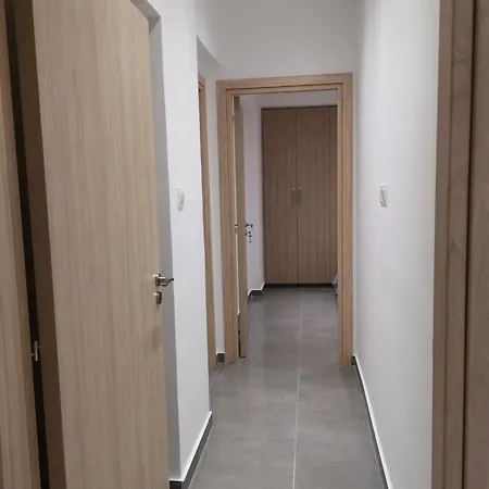 Martins 3 Bedroom Flat 라르나카